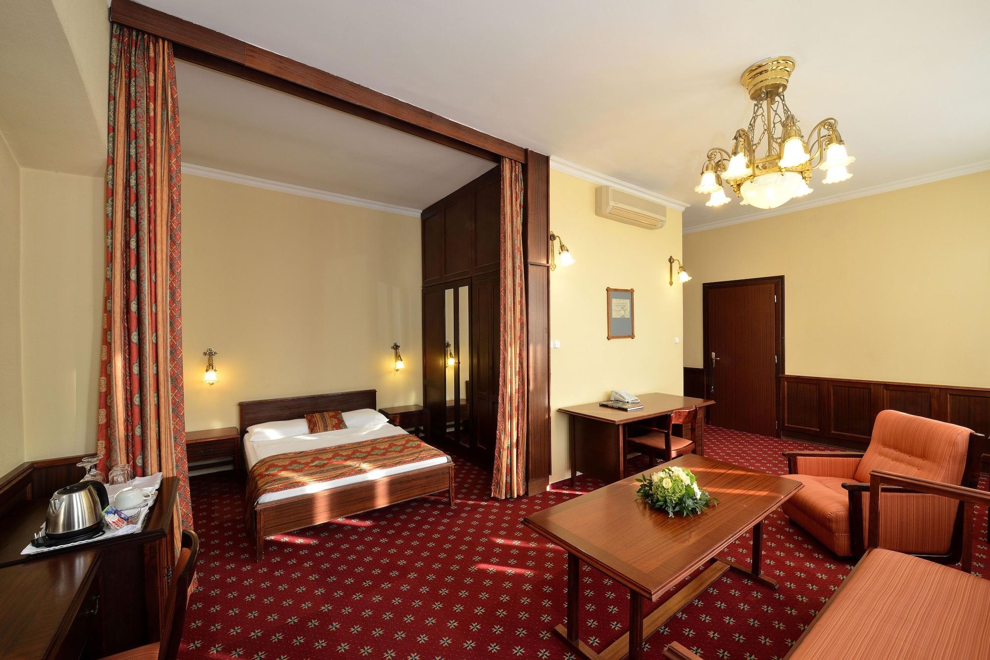 Palatinus Grand Hotel Печ Экстерьер фото