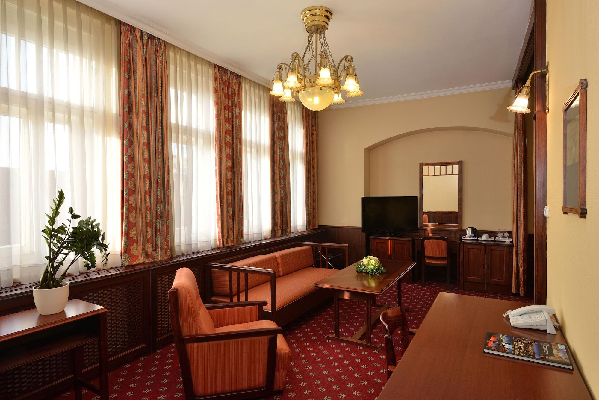 Palatinus Grand Hotel Печ Экстерьер фото